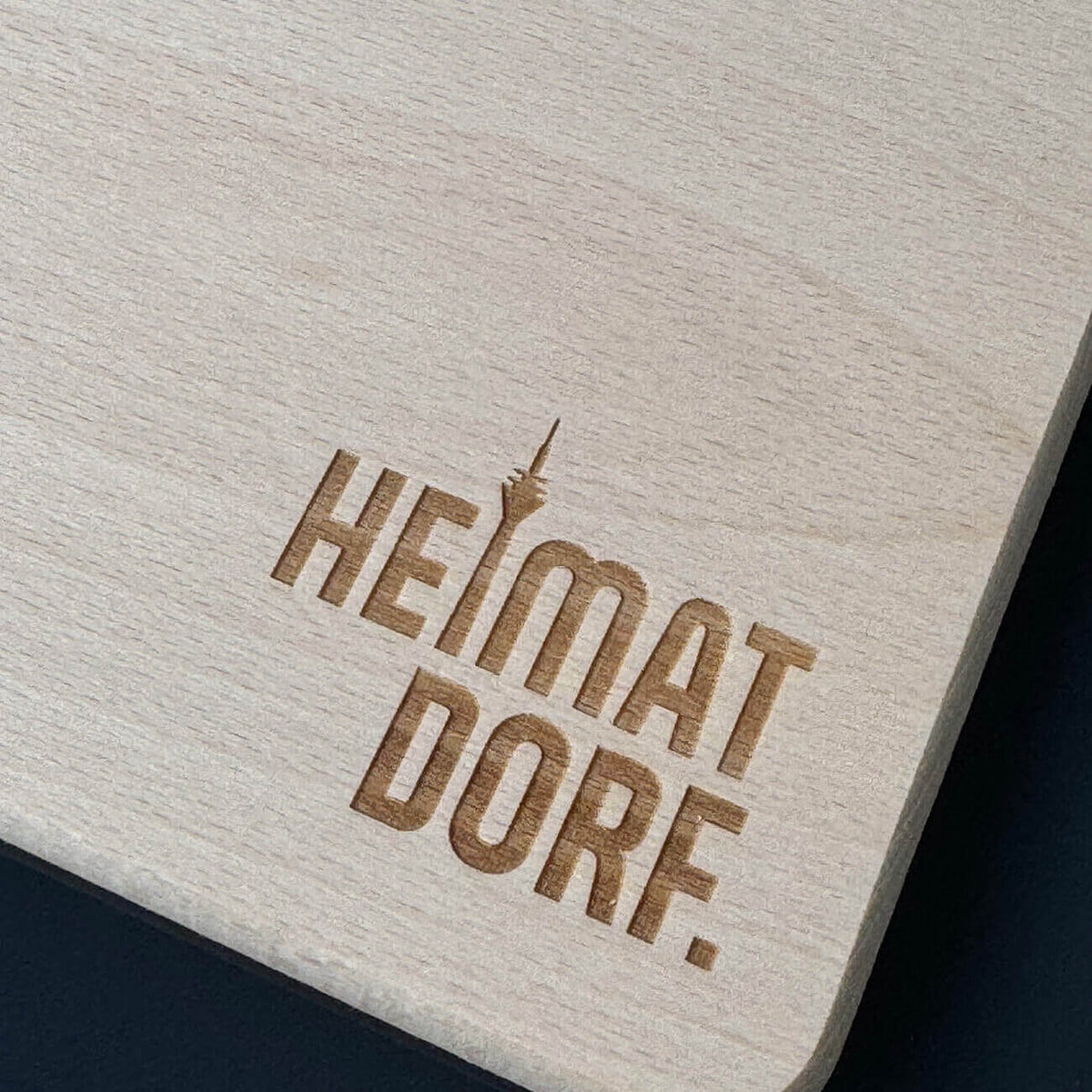 Nahaufnahme des Düsseldorf Heimatdorf Brettchen aus Buchenholz