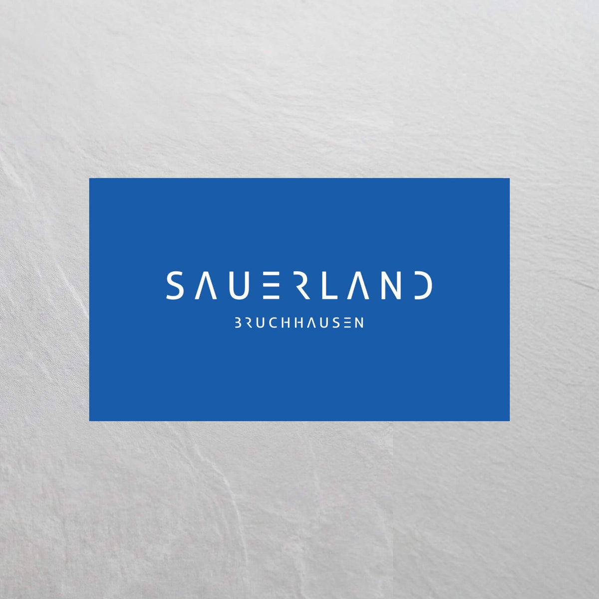 Sauerland Fahne in mittelblau mit weißem Aufdruck Sauerland Bruchhausen