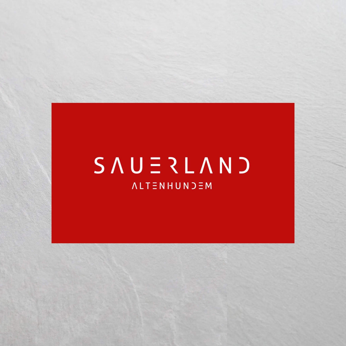 Sauerland Fahne in rot mit weißem Aufdruck Sauerland Altenhundem